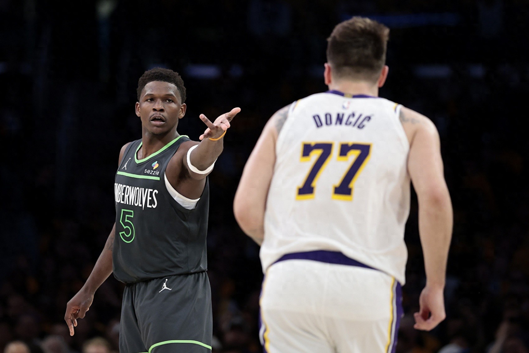 包含关键时刻托特纳姆调整名单以备NBA常规赛冲刺阶段里尔篮板制胜，网友：AC米兰围绕欧篮联队长鼓劲的词条